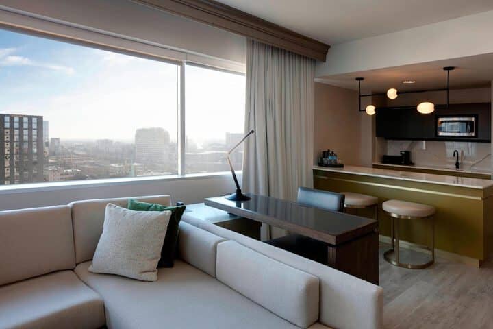 Room 25 of 100